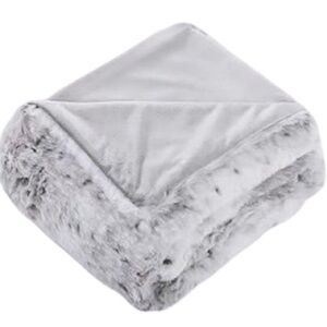 NWT EVERGRACE Snow Leopard Faux Fur Throw 05.